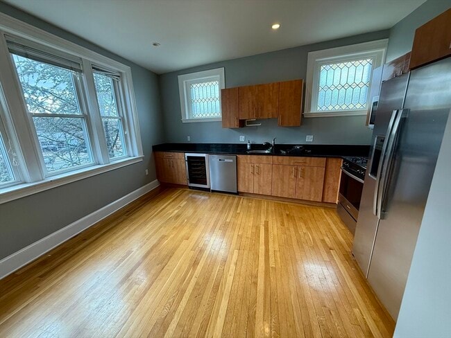 1607 Commonwealth Ave, Unit 6 in Boston, MA - Building Photo - Building Photo