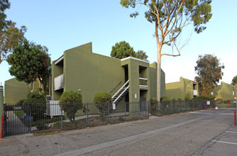 Centralia Apartments in Lakewood, CA - Building Photo - Building Photo