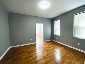 146 Manhattan Ave in Jersey City, NJ - Building Photo - Building Photo