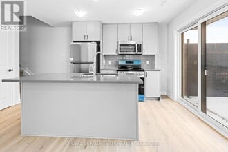 1203 Creekway Private in Ottawa, ON - Building Photo - Building Photo