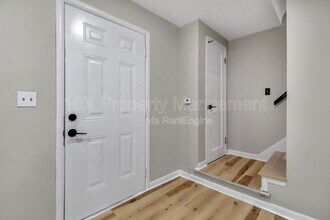 1045 S James Rd in Columbus, OH - Foto de edificio - Building Photo