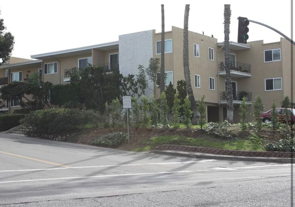 Riviera Apartments in Redondo Beach, CA - Foto de edificio