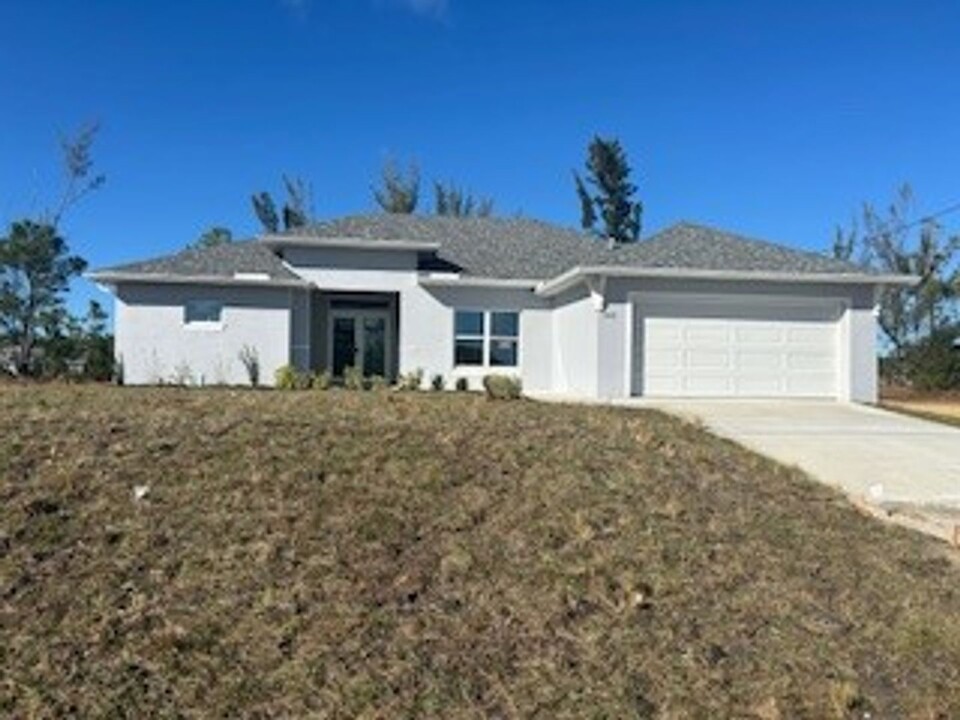 3408 NE 9th Pl in Cape Coral, FL - Building Photo