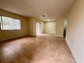 6061 10th Ave N in Greenacres, FL - Building Photo - Building Photo