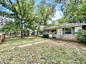 1033 E 43rd St in Austin, TX - Building Photo - Building Photo