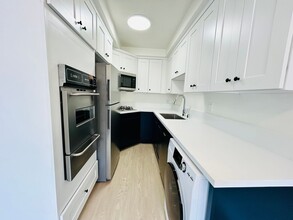 10394 Rochester Ave in Los Angeles, CA - Building Photo - Building Photo