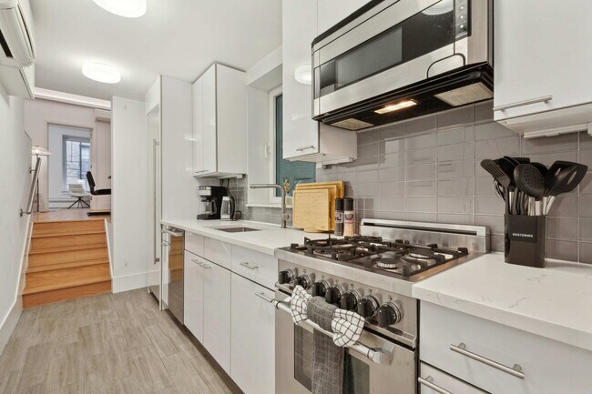125 E 83rd St in New York, NY - Building Photo - Building Photo