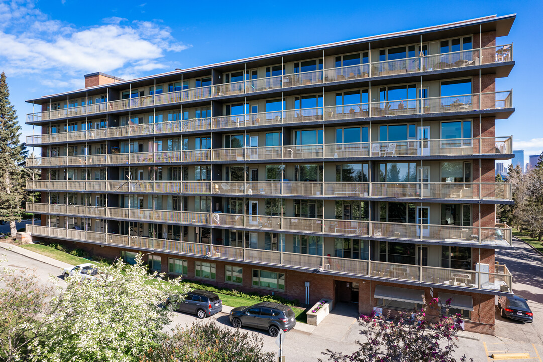 Rutland House in Calgary, AB - Building Photo