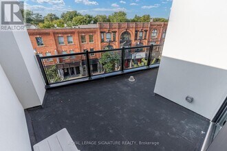 3039 Dundas St W in Toronto, ON - Building Photo - Building Photo