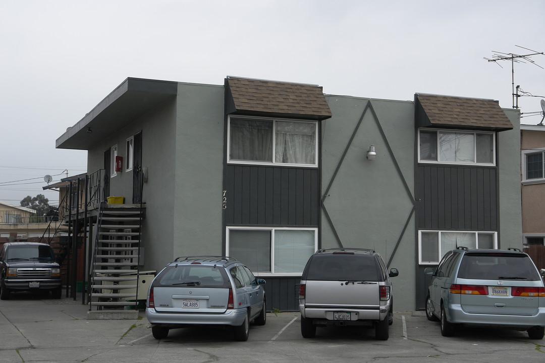 725 Shepherd Ave in Hayward, CA - Foto de edificio