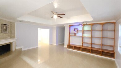 10406 Huntington Dale Dr in Houston, TX - Building Photo - Building Photo