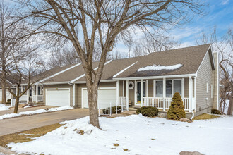 Mallard Creek Townhomes in Ankeny, IA - Building Photo - Building Photo