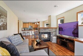 3239 Oak View Dr in Woodbury, MN - Building Photo - Building Photo