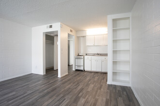 The Retro Apartments in Tucson, AZ - Building Photo - Interior Photo