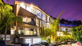 6425 Weidlake Dr in Los Angeles, CA - Building Photo