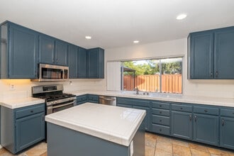 31939 Monique Cir in Temecula, CA - Building Photo - Building Photo