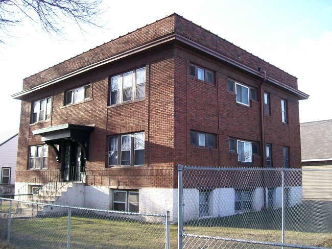 929 Aurora Ave in St. Paul, MN - Building Photo - Building Photo