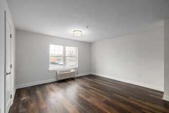 Washington Ave Apartments in Green Brook, NJ - Building Photo - Interior Photo
