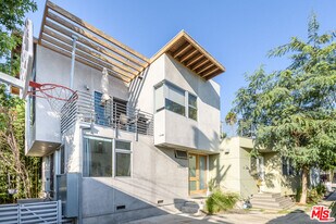 1513 Orange Grove Ave in Los Angeles, CA - Building Photo