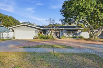 725 Patricia Ave in Dunedin, FL - Building Photo - Building Photo