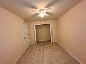 642 SE 13th Ct in Cape Coral, FL - Building Photo - Building Photo