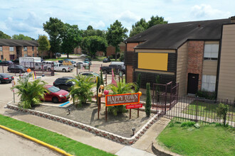 Happy Town in Houston, TX - Building Photo - Building Photo