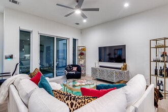 5703 Lindell Ave in Dallas, TX - Foto de edificio - Building Photo