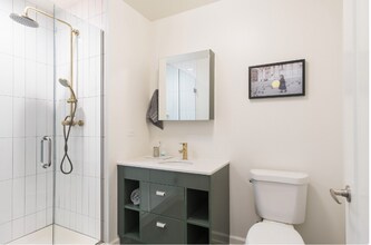 114 W Chicago Ave in Chicago, IL - Foto de edificio - Building Photo