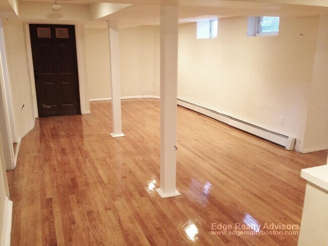 45 Faneuil St, Unit 1 in Boston, MA - Building Photo - Building Photo