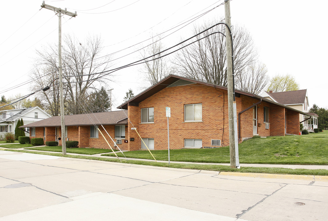 20-26 Church St in Belleville, MI - Building Photo