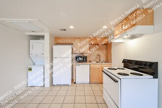 12440 N 20th St in Phoenix, AZ - Building Photo - Building Photo