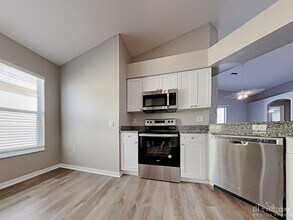 10041 Creek Bluff Dr in Riverview, FL - Building Photo - Building Photo