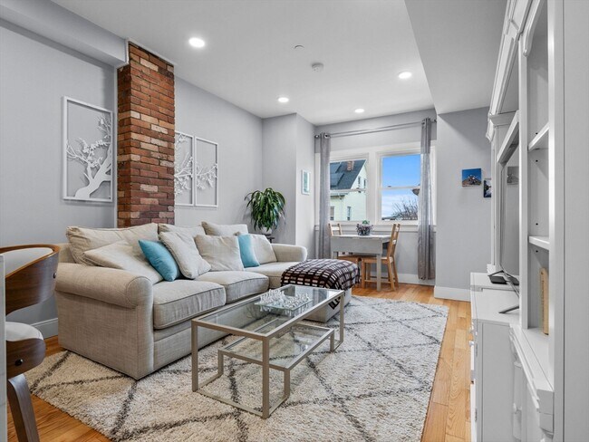 154 Lexington St in Boston, MA - Building Photo - Building Photo