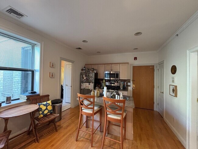 454 Hanover St in Boston, MA - Building Photo - Building Photo