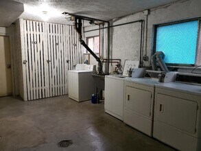 2044 Mills Ave-Unit -12 in Norwood, OH - Building Photo - Building Photo