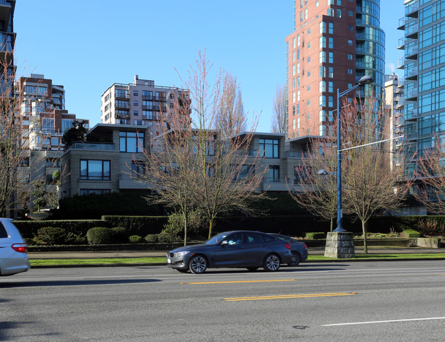 1865-1873 Alberni St in Vancouver, BC - Building Photo - Building Photo