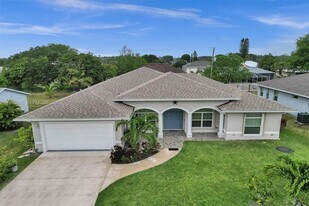 126 NW Heather St in Port St. Lucie, FL - Building Photo