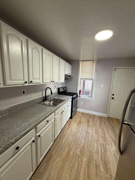 1826 McClellan St in Philadelphia, PA - Building Photo