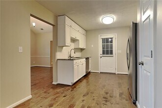 895 Perrin Springs Ct NE in Lawrenceville, GA - Building Photo - Building Photo