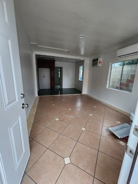 14648 Kittridge St in Van Nuys, CA - Building Photo