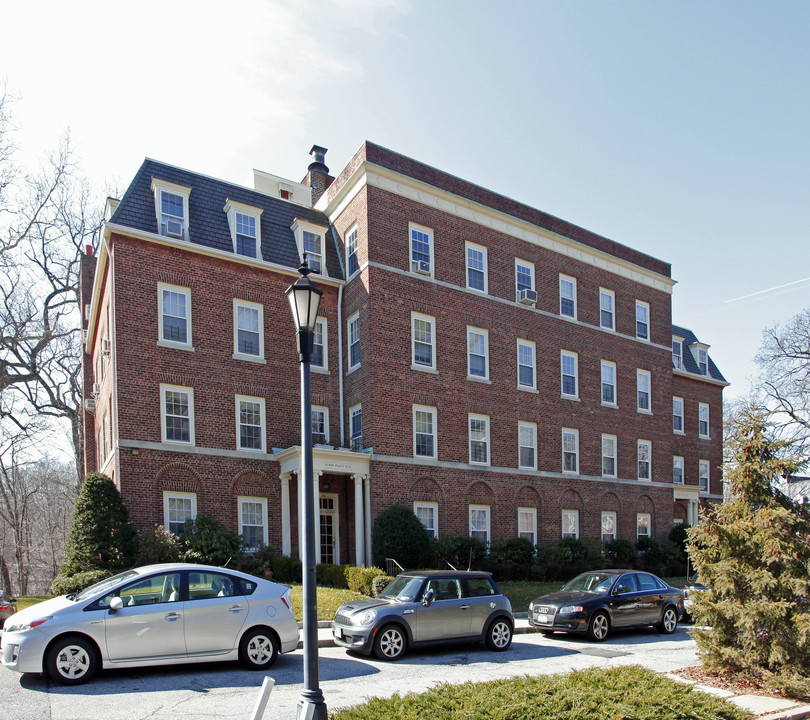 Winthrop Hall in Bronxville, NY - Building Photo