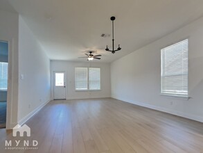 16828 Santiaguillo Trce in Manor, TX - Foto de edificio - Building Photo