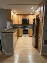 1344 Bellevue Way NE, Unit 1 in Bellevue, WA - Building Photo