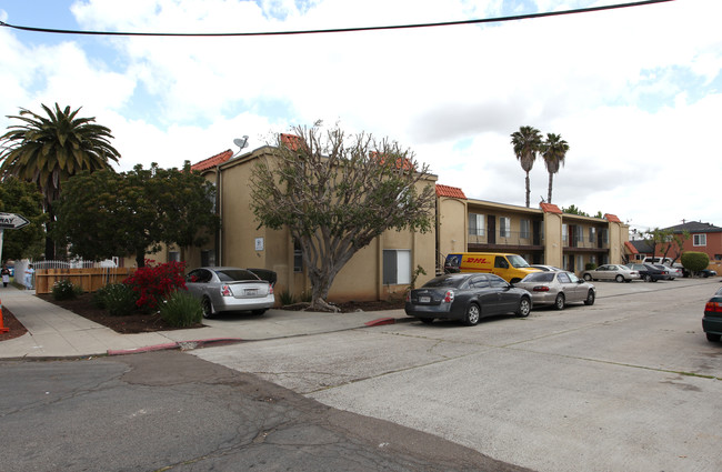 4405 Menlo Ave in San Diego, CA - Foto de edificio - Building Photo