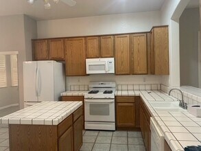 110 Eastbrook Way in Sacramento, CA - Building Photo - Building Photo