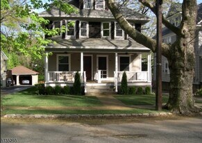 40 Dunnell Rd in Maplewood, NJ - Building Photo