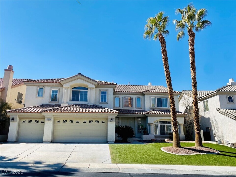 123 Cascade Lake St in Las Vegas, NV - Building Photo