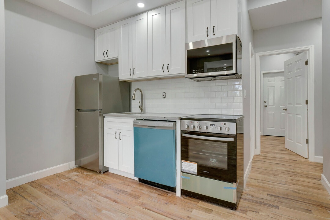 75 Woodbine St, Unit 3 in Brooklyn, NY - Building Photo