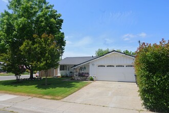 2956 Wissemann Dr in Sacramento, CA - Building Photo - Building Photo