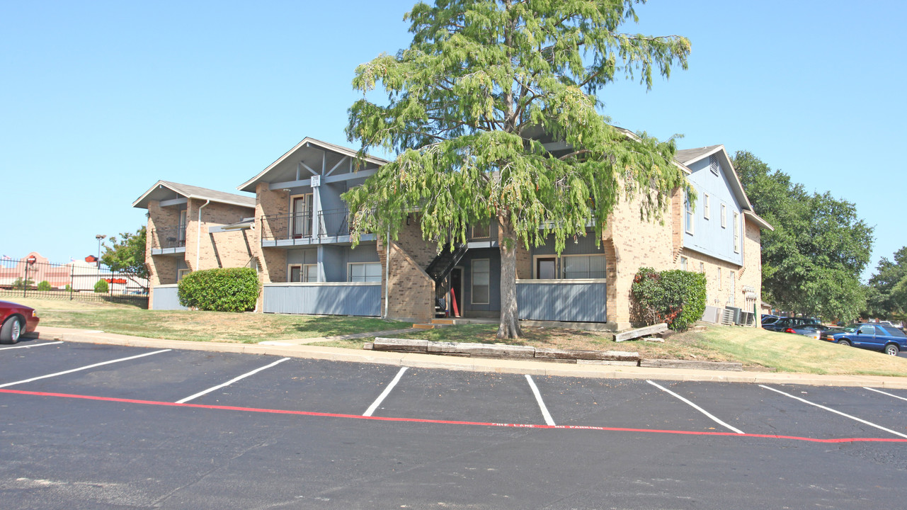 Crescent Oaks in Fort Worth, TX - Foto de edificio